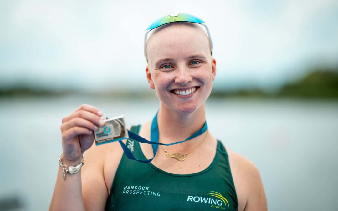 Unos aros olímpicos que tapan cicatrices: la remera que superó un cáncer cerebral y cumplió un sueño